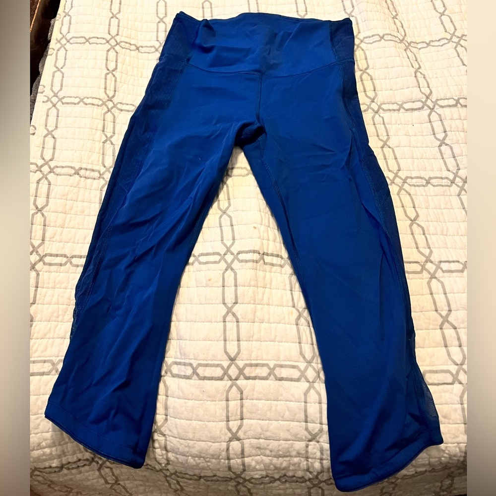 Cropped blue lululemon leggings